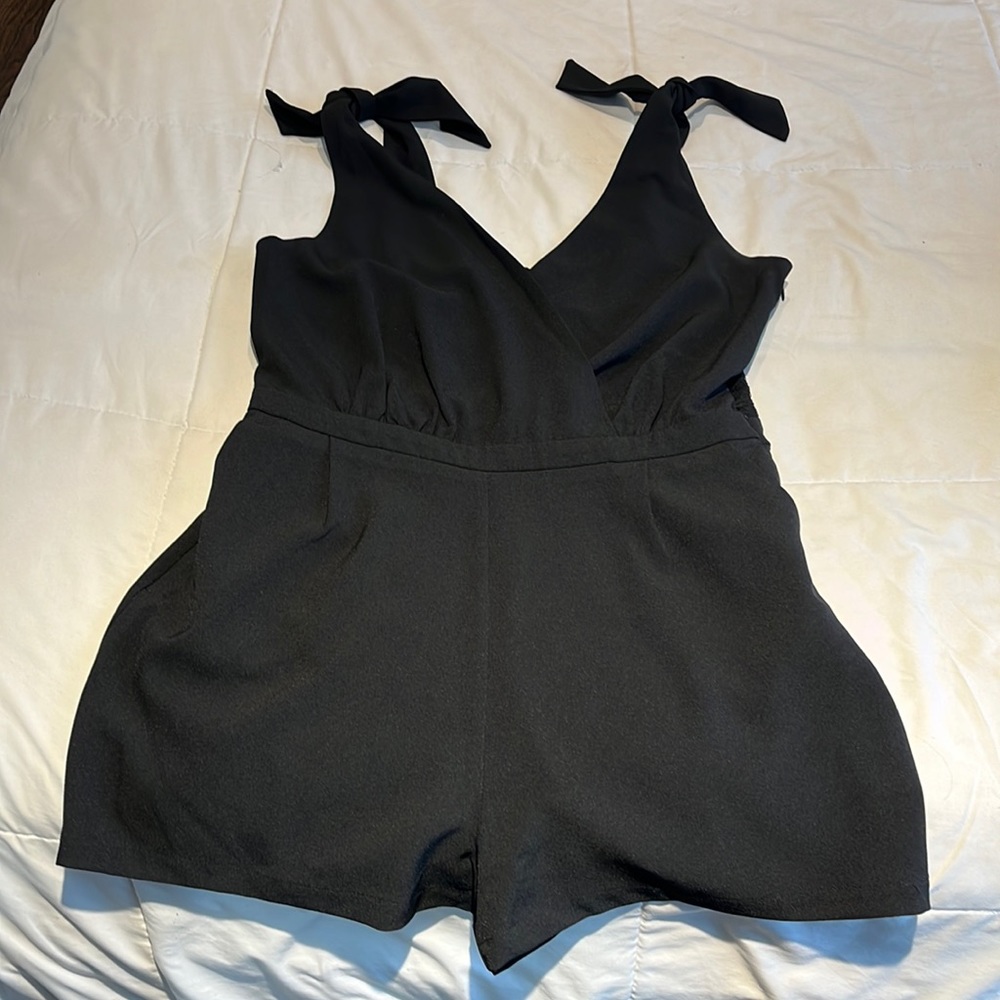 Black tape dressy romper v neck lace back double pocket
